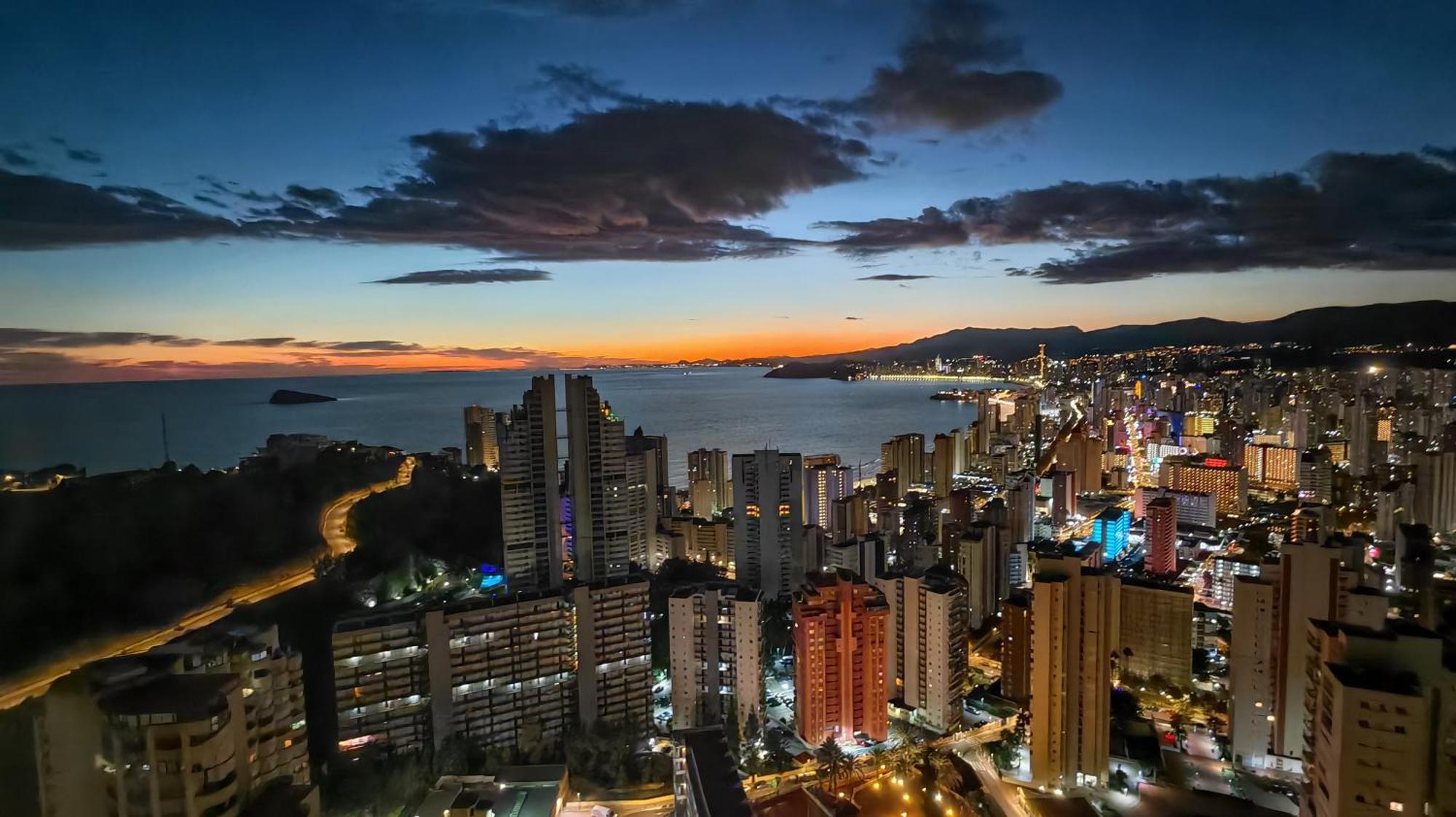 Skyline Floor 28 Sea Views Appartement Benidorm Buitenkant foto